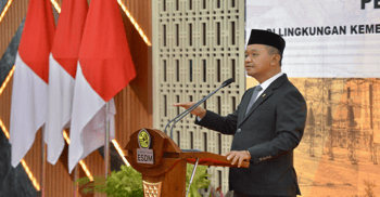 Energy minister installs 32 new senior officials