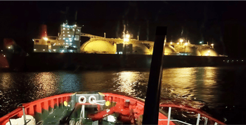 Pelindo Marine tugboat  supports LNG operations in Teluk Bintuni